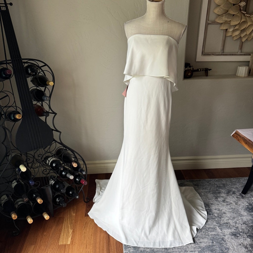 Whispers & Echoes Elegant‎ White Strapless Wedding Gown Size 6 New